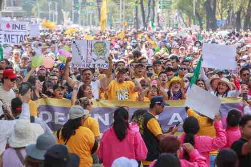 Como en el 88; miles salieron a las calles en defensa de la democracia: Diputado Omar Ortega